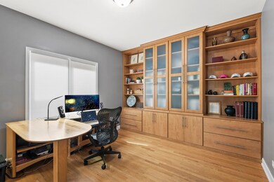 549 W Gladys Ave, Elmhurst, IL 60126 - photo 2