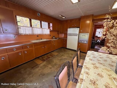 340 Vineyard Ave, Highland, NY 12528 - photo 4