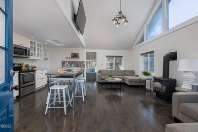 632 SW 32nd St, Lincoln City, OR 97367 - photo 3