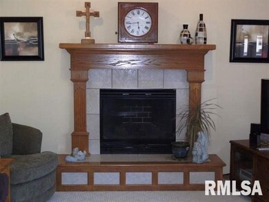 704 N Meadows Ct, Davenport, IA 52806 - photo 3