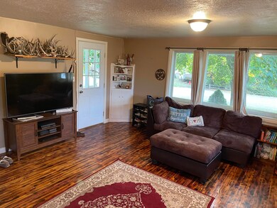 904 living room entry