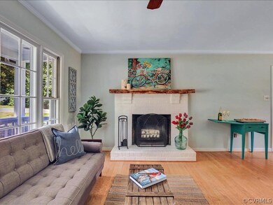 Living room with great windows for natural lightin