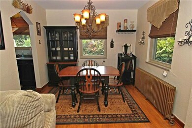 Dining area-right off of living room and great, op