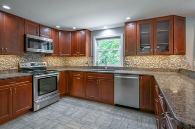 10 Berwick St, Nashua, NH 03063 - photo 5