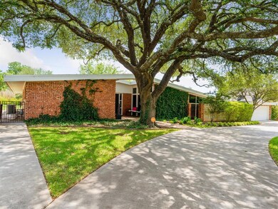 1311 W Westhill Dr, Cleburne, TX 76033 - photo 2