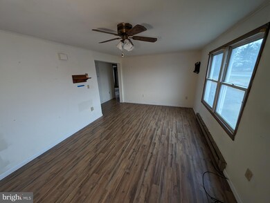 585 Grove Neck Rd, Earleville, MD 21919 - photo 2