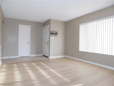 4294 Cloverhill Ct, Las Vegas, NV 89147 - photo 4