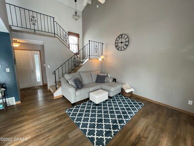 33 Vail Cir, Grand Forks, ND 58201 - photo 2