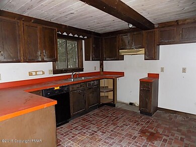 1112 Mountain Springs Dr, Reeders, PA 18352 - photo 5