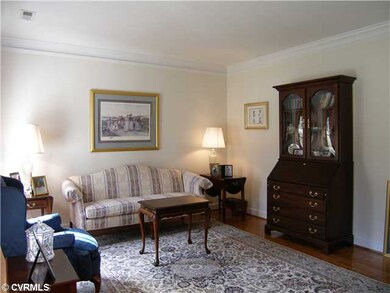 Living Room - Formal Living Rm/Hardwood Floor/Crow