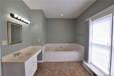 114 Knollway Ct, Asheville, NC 28806 - photo 4