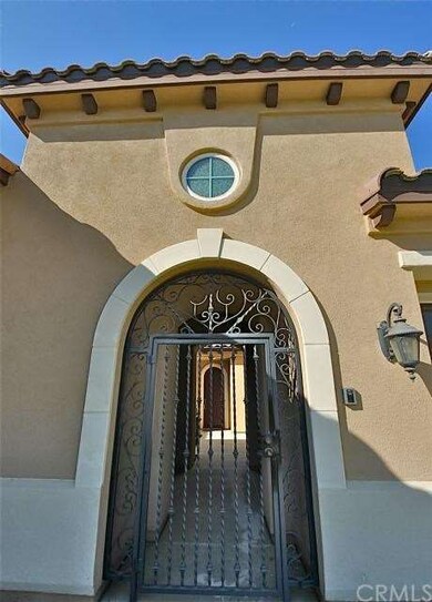 Gated courtyard entryway