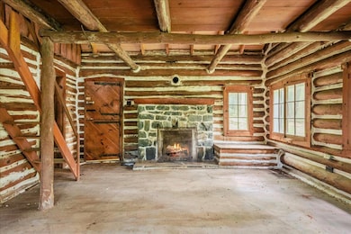 205 Pine View