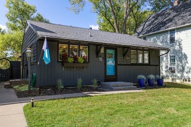 32 Sheridan Ave S, Minneapolis, MN 55405 - photo 2