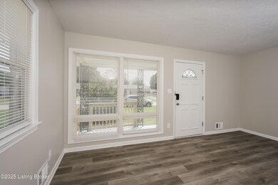 8300 Pandorea Dr, Louisville, KY 40258 - photo 3