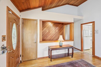 43 Landing Rd, Huntington, NY 11743 - photo 2