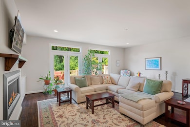 7205 Holywell Ln, Falls Church, VA 22043 - photo 5