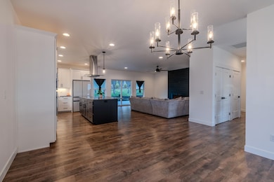 531 W La Strada Cir, Medford, OR 97504 - photo 3