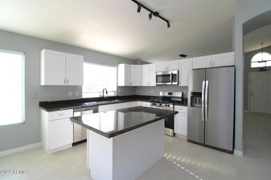 881 E Orchid Ln, Chandler, AZ 85225 - photo 2