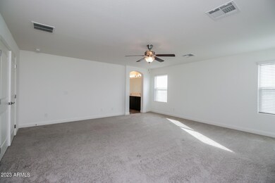 006-photo-master-bedroom-6626679