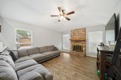 2903 Wood Fox Dr, Alvin, TX 77511 - photo 3