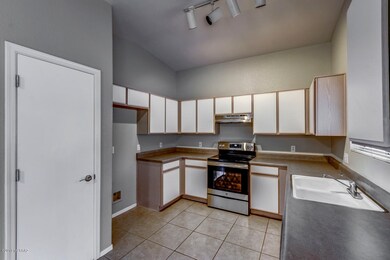 6109 N April Dr__007