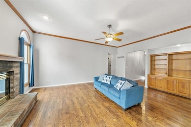 929 S Elk Ln, Bonner Springs, KS 66012 - photo 4