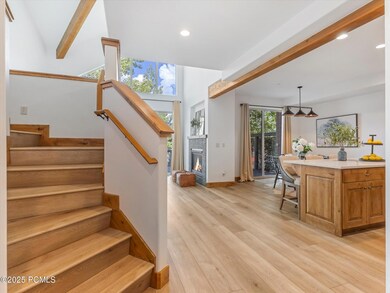 09-8143 Courtyard Loop #8-9