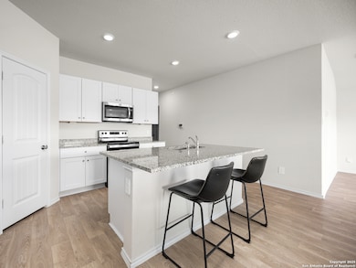 552 Chaco Loop, Seguin, TX 78155 - photo 3