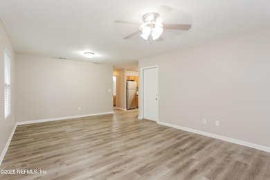 003-photo-living-room-11396320