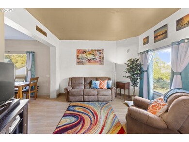 914 W 10th St, the Dalles, OR 97058 - photo 4