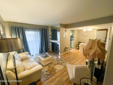 5 LivingroomEntry 2