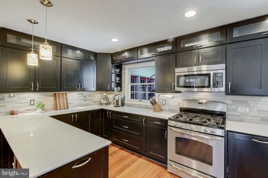 8820 Sylvania St, Lorton, VA 22079 - photo 5