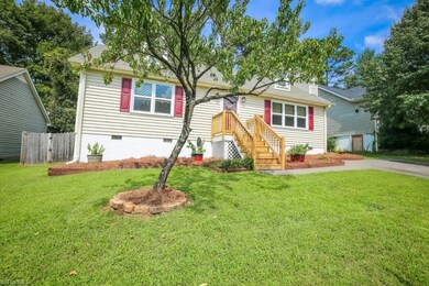 1521 Kenwalt Dr Clemmons NC 27012 Front Lawn