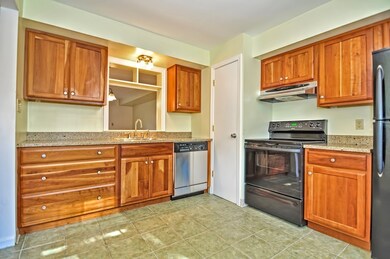 1302 Windsor Dr, Framingham, MA 01701 - photo 7