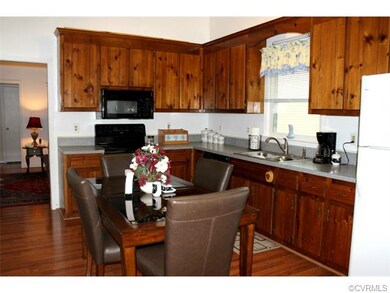 Plenty of cabinet and counter space...