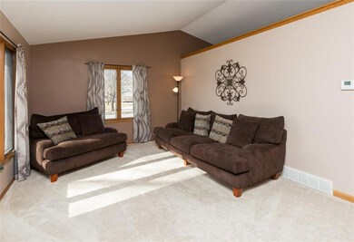 4513 Palm Ave, Des Moines, IA 50310 - photo 2