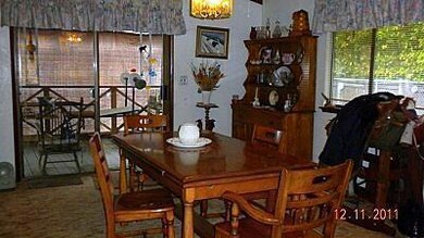 696 W Park St, Grants Pass, OR 97527 - photo 3