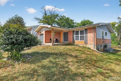 2215 Apple Bud Ln, Saint Louis, MO 63125 - photo 2