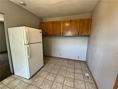 512 W 2nd St S, Newton, IA 50208 - photo 5