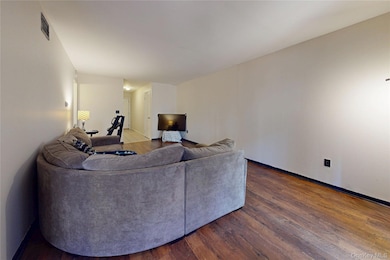 26 Cooper Rd unit 914, Poughkeepsie, NY 12603 - photo 5