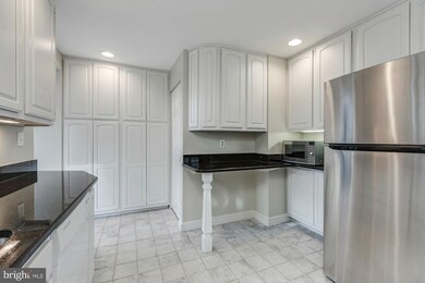 204 Moncure Dr, Alexandria, VA 22314 - photo 6