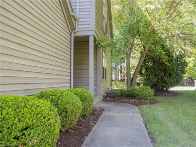 Entrance to property with a yard