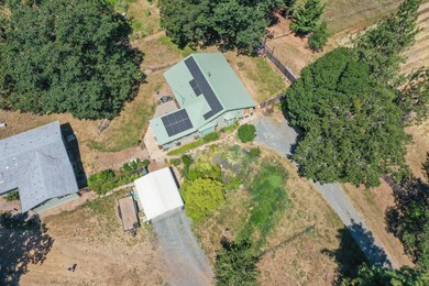 304 Savage Creek Rd, Grants Pass, OR 97527 - photo 2