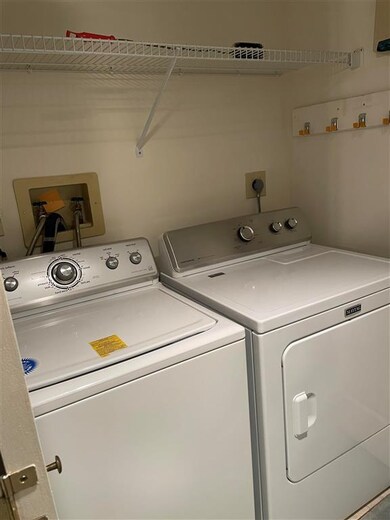 6 Mayfair Ln unit U305, Nashua, NH 03063 - photo 2