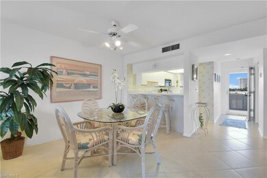 Dining Area & Breakfast Bar
