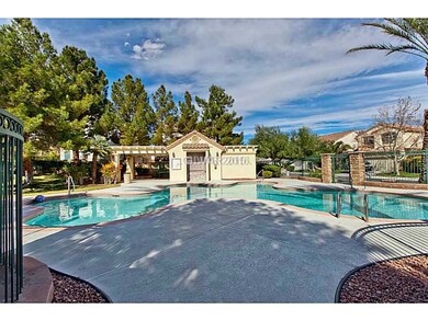 Swimming Pool/Hot Tub/Sauna. Community Swimming Po