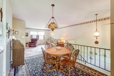 806 N Blackhoof St, Wapakoneta, OH 45895 - photo 6