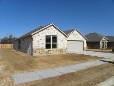 913 E 5th St, Springtown, TX 76082 - photo 2
