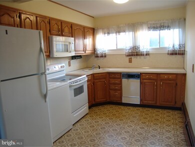 46 Azalea Ln, Levittown, PA 19055 - photo 2